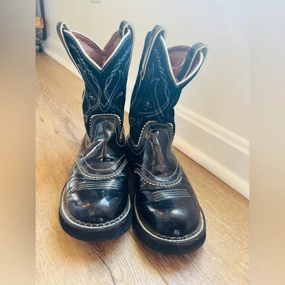 Ariat Women's Black Western
Patent Leather Boots Style
16803 - Size 8B - Picture 8 of 12